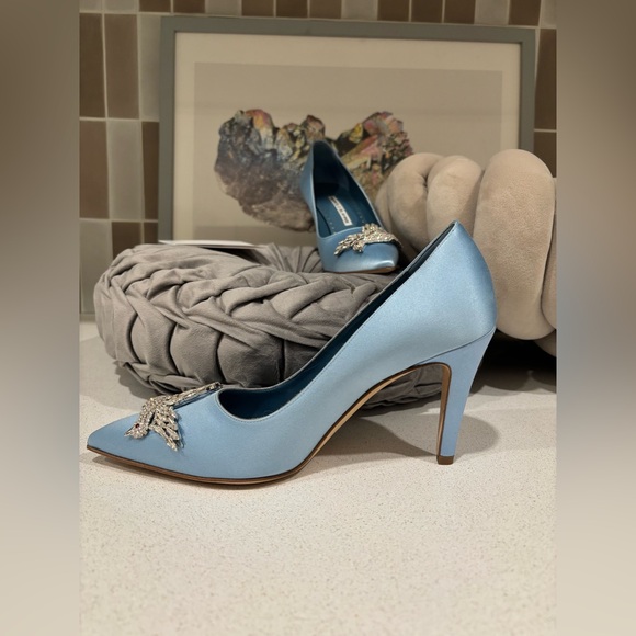 Manolo Blahnik Bluish Grey Satin Hangisi Pumps SZ 37.5 - Picture 11 of 16